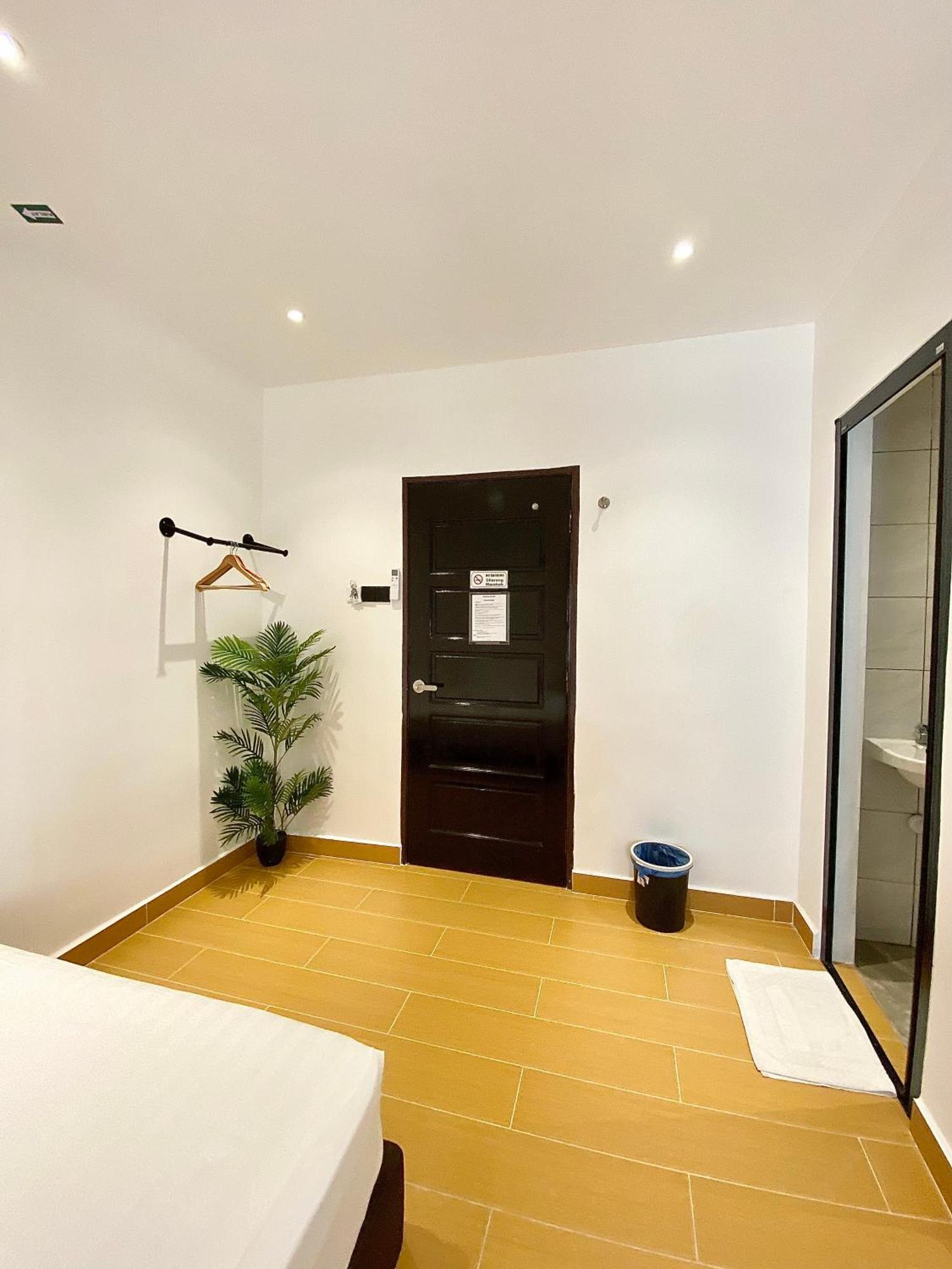 The 6N By Sky Hive Hotel George Town Exterior foto
